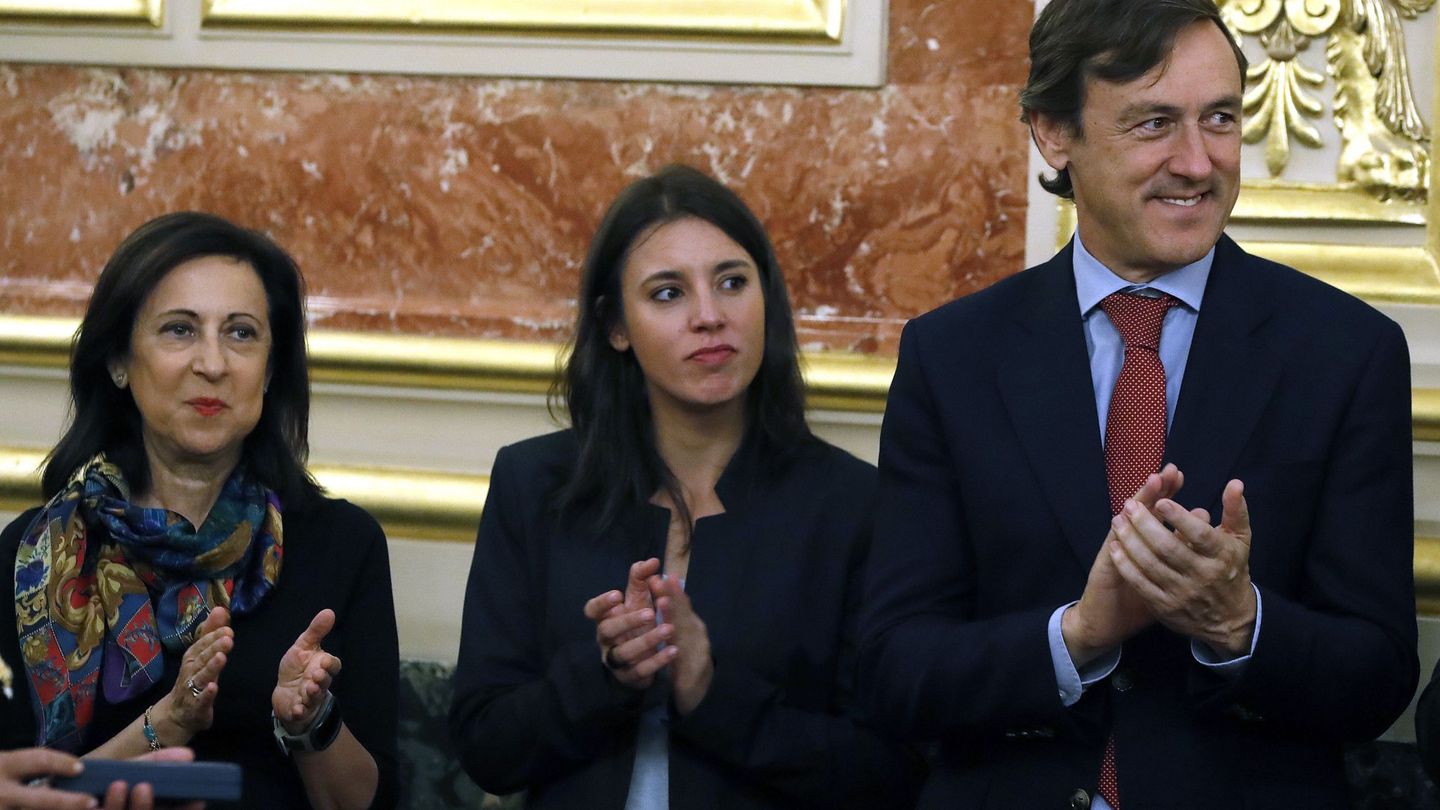 Los portavoces parlamentarios del PSOE, Margarita Robles (i); del PP, Rafael Hernando (d), y de Unidos Podemos, Irene Montero (c), el pasado 17 de octubre en el Congreso. (EFE)