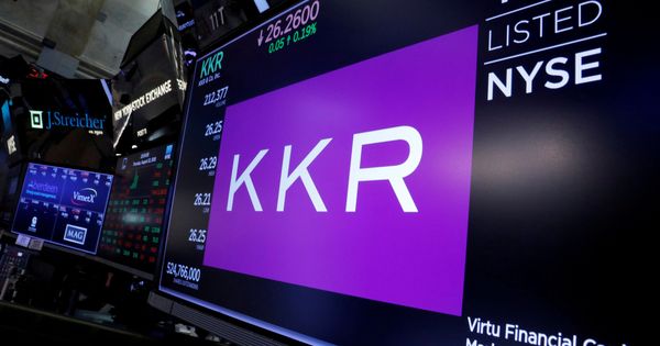 Foto: Logo de KKR en Wall Street. (Reuters)