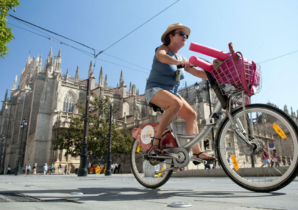 Foto: Bicicleta en la ciudad de Sevilla. (Efe)