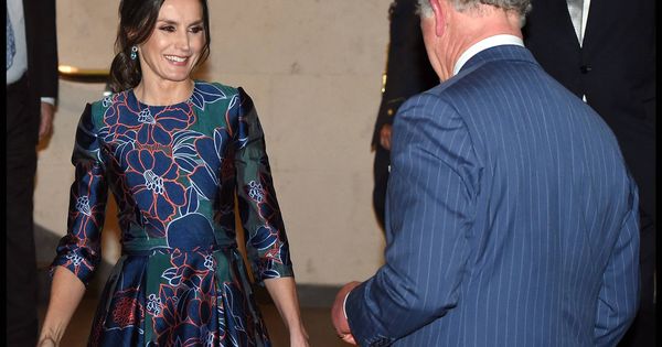 Foto: La reina Letizia y el príncipe Carlos. (Cordon Press)