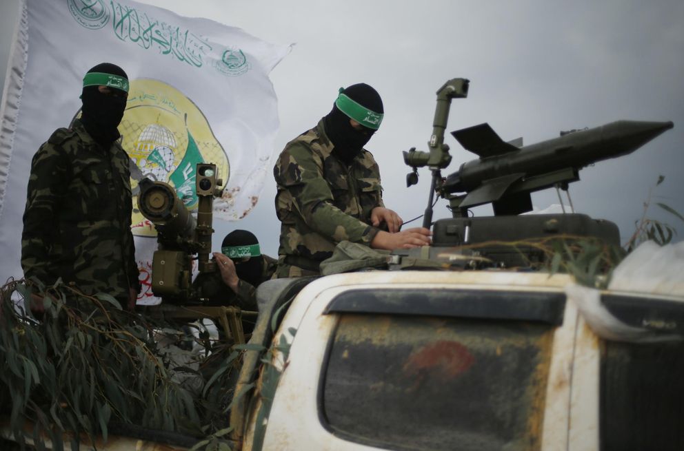 Milicianos celebran el aniversario de Hamas (Reuters)