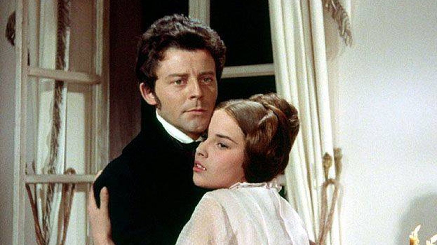 Gérard Philipe y Antonella Lualdi, en la adaptación de 'Rojo y negro' de 1954.