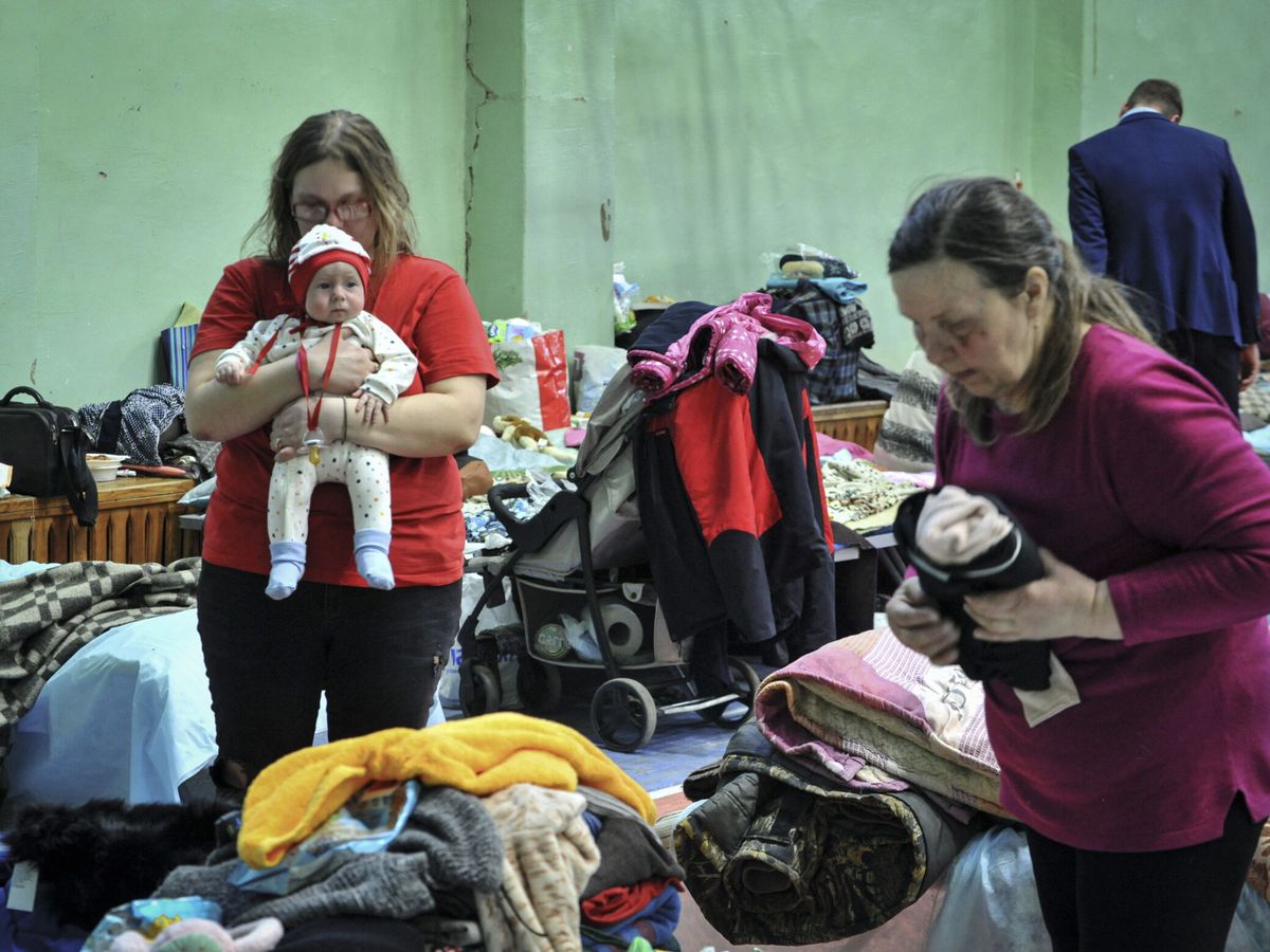Foto: Refugiados huidos de Mariúpol. (EFE/EPA/Arkady Budnitsky)