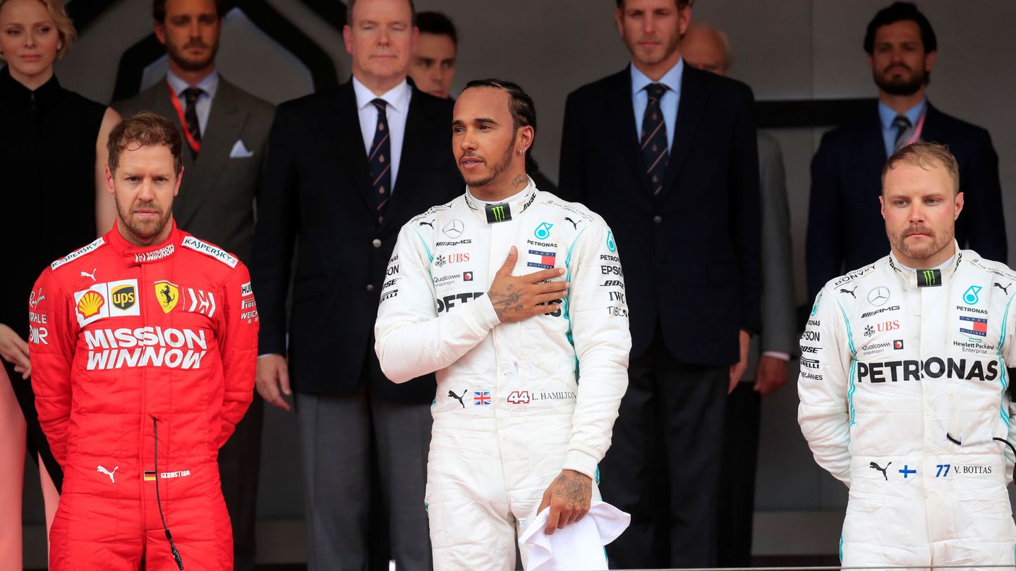 En Mónaco, por primera vez en la temporada, Sebastian Vettel logró colarse entre los dos Mercedes. (Reuters)