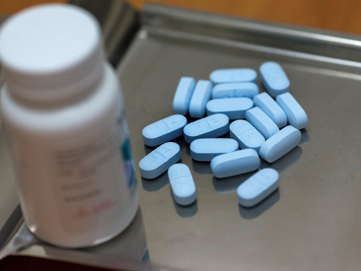 Foto: Un bote y pastillas del medicamento profilaxis preexposición (PrEP por sus siglas en inglés), que puede ayudar a prevenir el VIH. (EFE/Rungroj Yongrit)