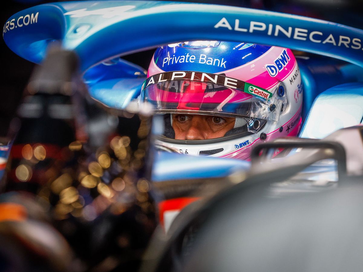 Foto: Fernando Alonso concentrado antes de salir a pista. (EFE/Stephanie Lecoq)