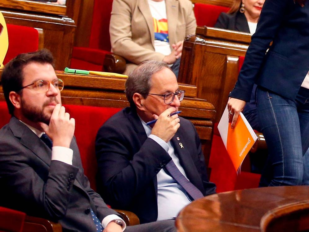 Foto: Pere Aragonès y Quim Torra (d) en el último pleno del Parlament. (EFE)