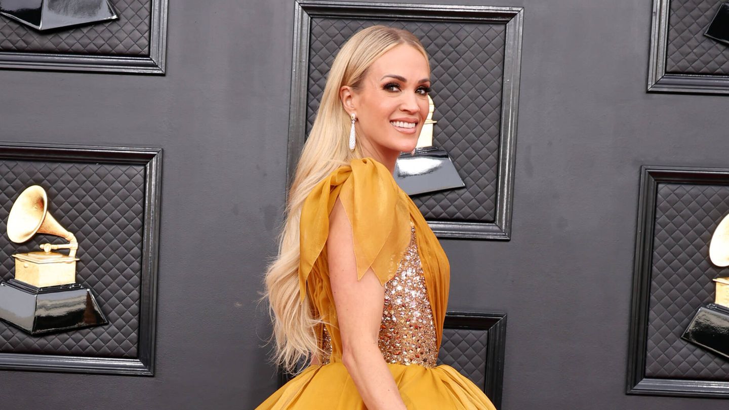 Carrie Underwood, a su llegada a la alfombra roja de los Grammy 2022. (Getty/Amy Sussman)