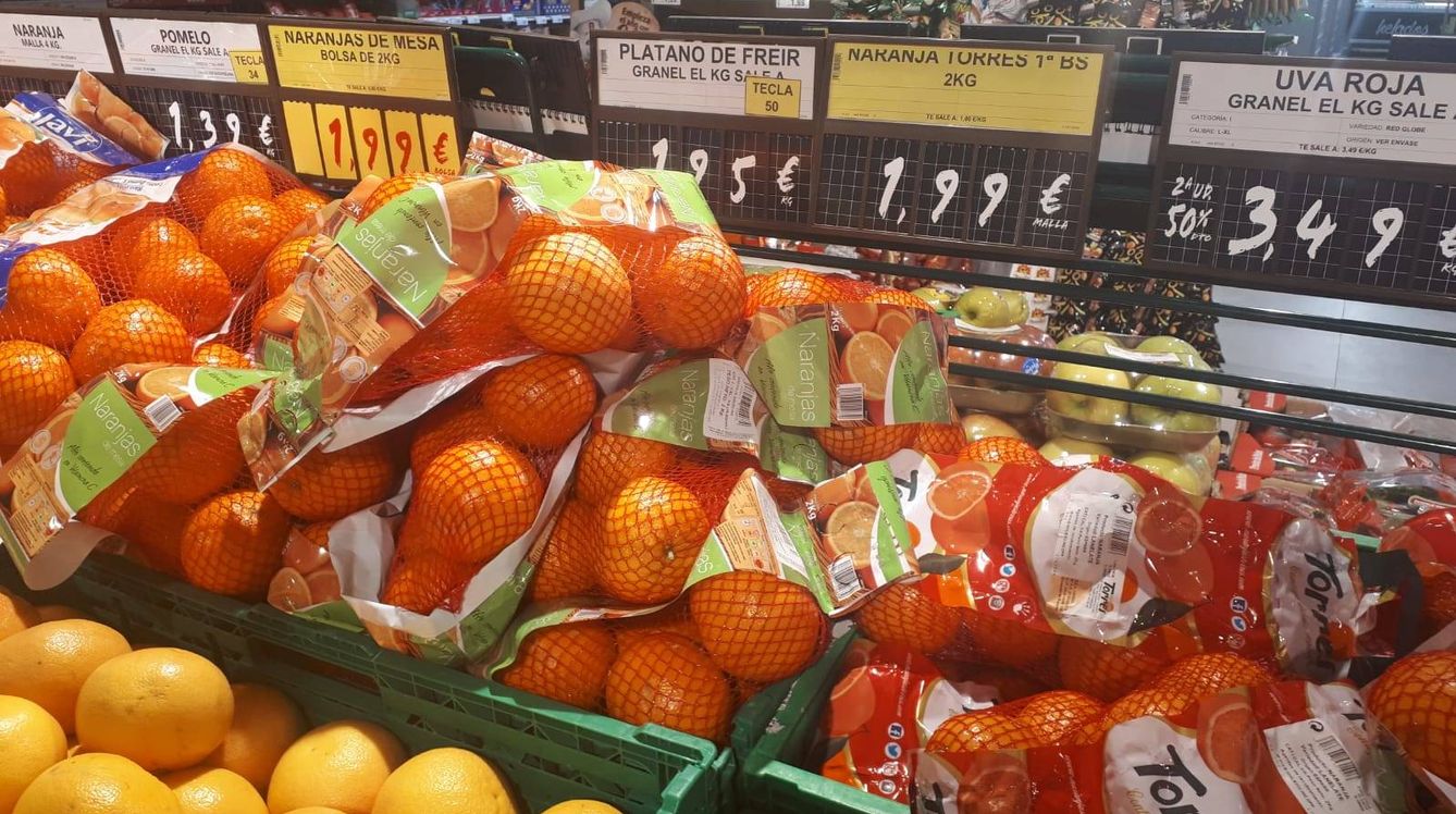 Naranjas a 0,60 euros el kilo en el súper. (M. V.)