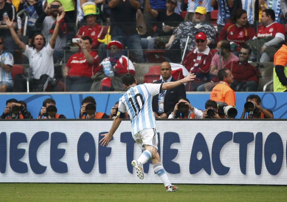 Foto: Messi celebra uno de sus goles a Nigeria.