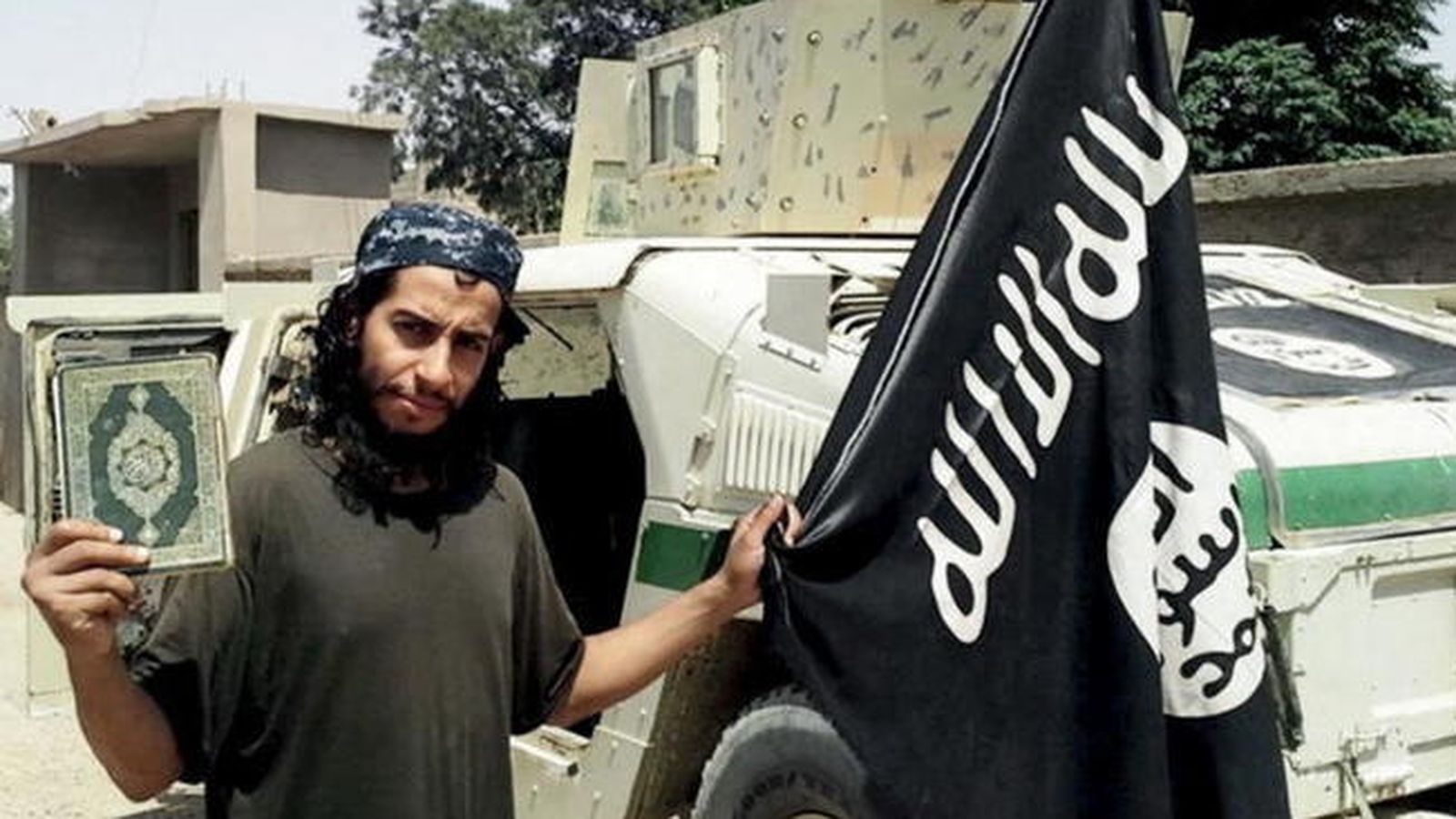 Foto: Foto de Abdelhamid Abaaoud publicada en la revista online Dabiq asociada a ISIS. Se cree que puede ser uno de los terroristas detrás de los atentados de París. (Foto: Reuters)