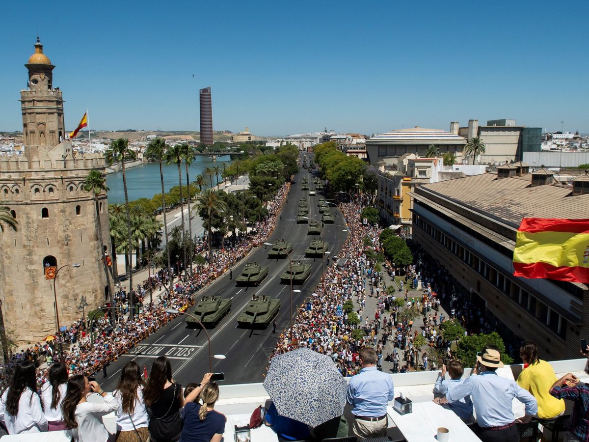Foto: Desfile del Día de las Fuerzas Armadas en Sevilla.  