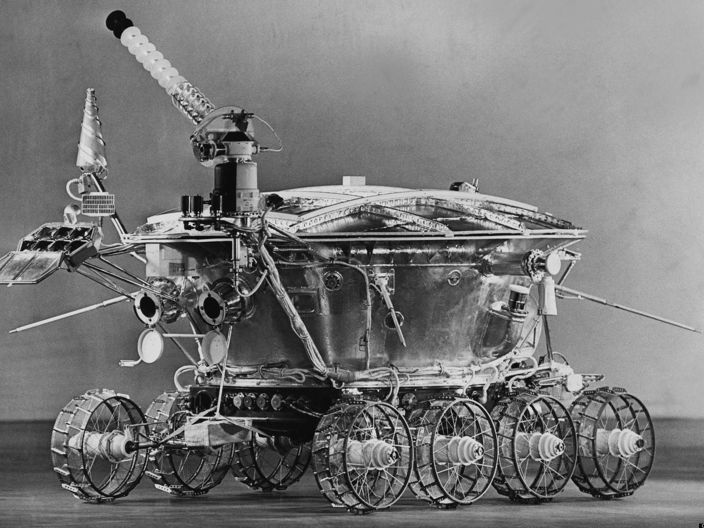 El primer rover lunar de la historia, el Lunojod 1 soviético (NASA)
