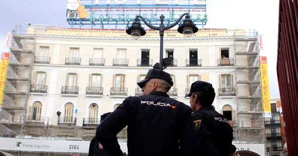 Foto: El uso de las cámaras de tráfico, la reducción del aforo en la Puerta del Sol. (EFE)