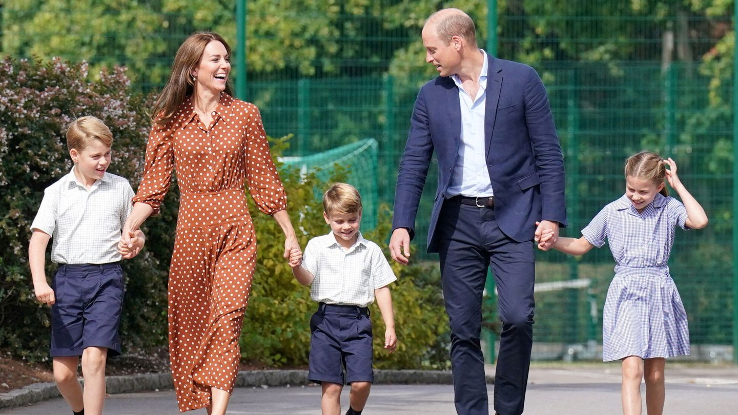 Los príncipes de Gales junto a sus tres hijos. (Reuters)