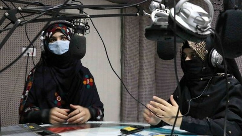 Foto de Así es como sobrevive la radio de la resistencia de las mujeres afganas