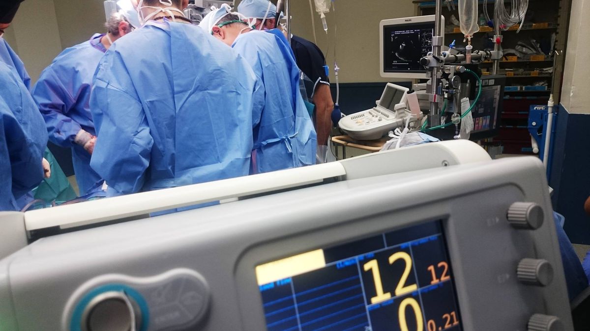 Una mujer de 34 años, en coma tras someterse a una operación de cirugía estética