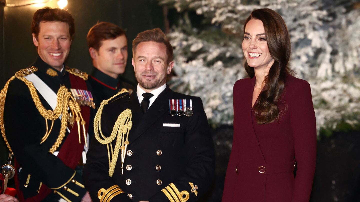 La princesa de Gales con el conocido Major Johnny, que levanta pasiones. (Reuters/Pool/Henry Nicholls)