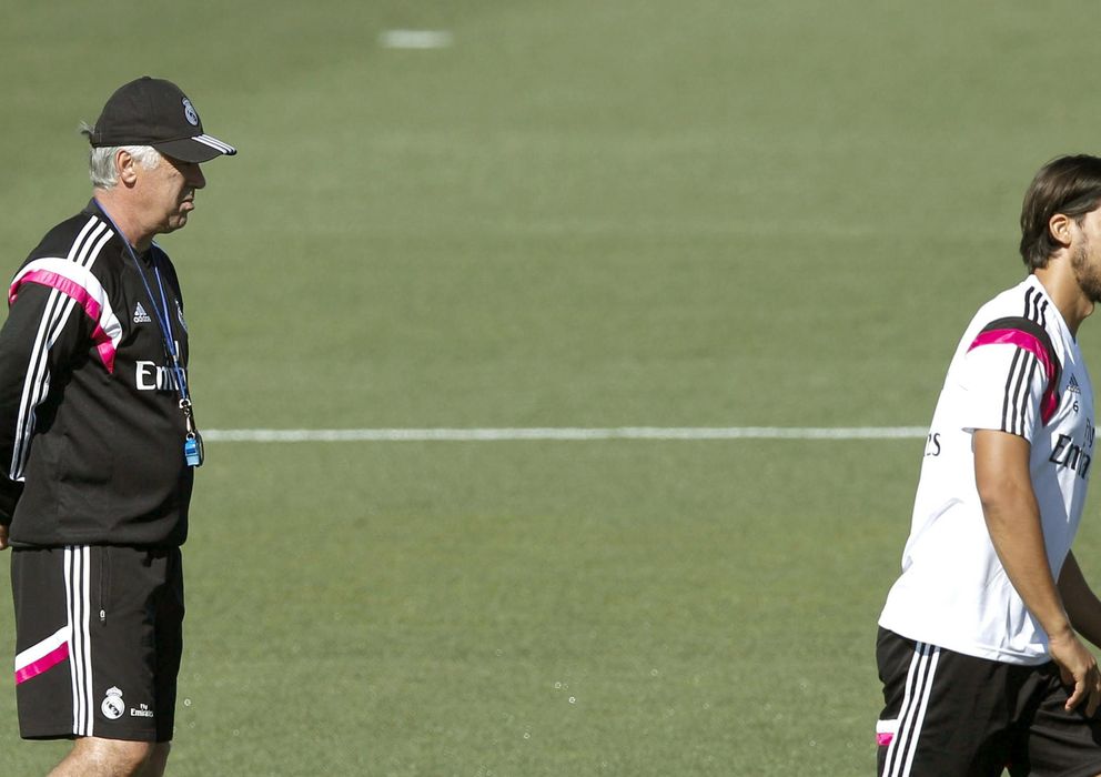 Foto: Ancelotti y Khedira, durante un entrenamiento del Real Madrid (EFE)