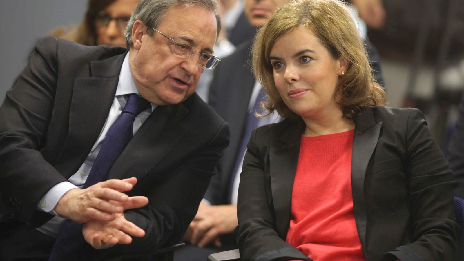 Foto: En la imagen Florentino Pérez y Soraya Sáenz de Santamaría, vicepresidenta en funciones (EFE)