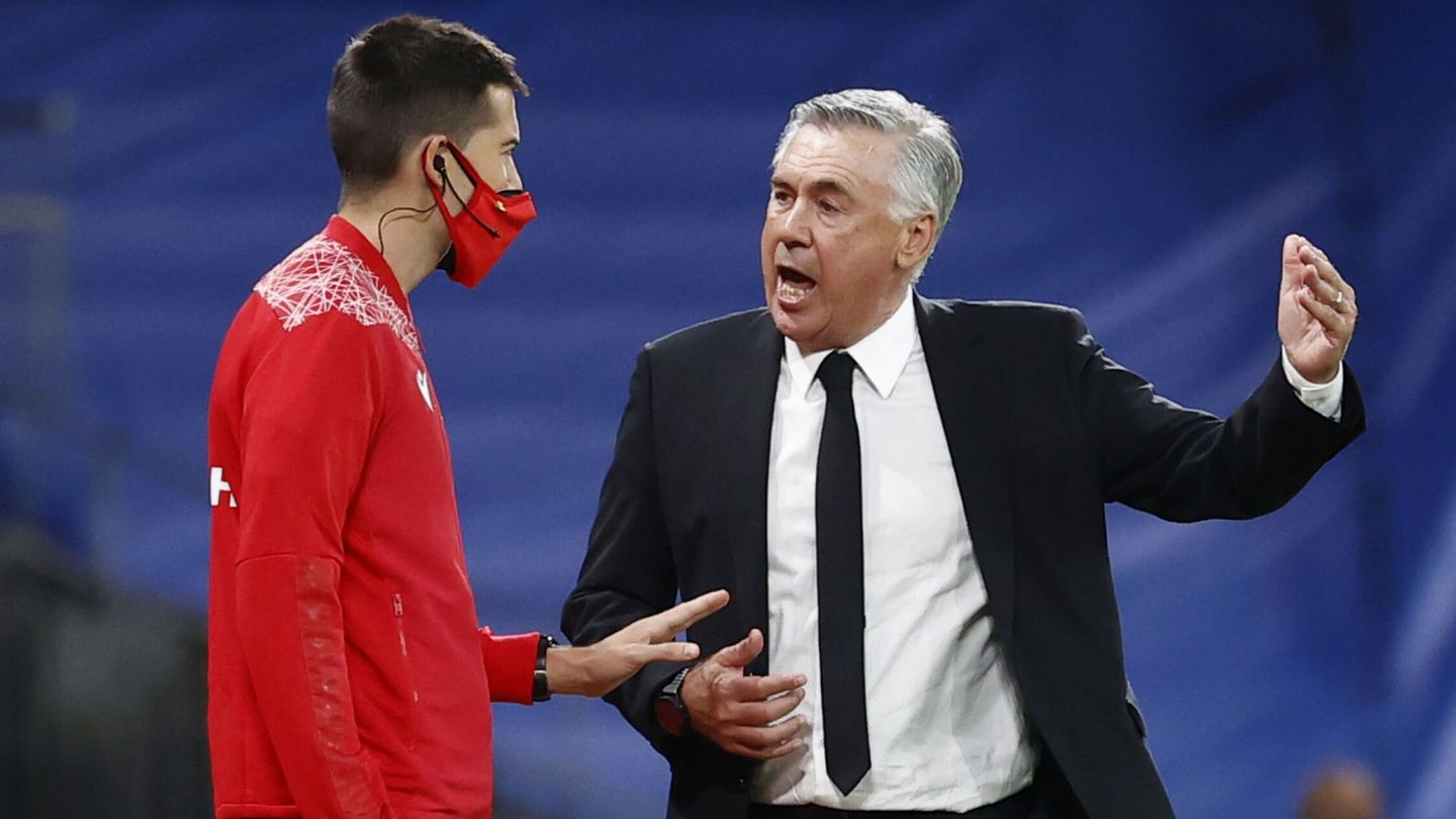 Ancelotti protestó el posible penalti a Nacho Fernández. (Reuters)