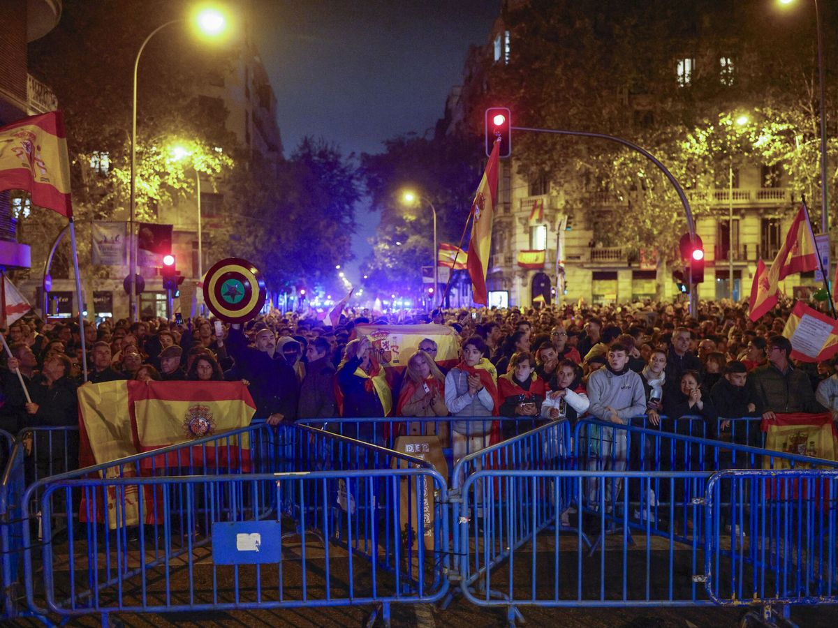 Foto: Protestas contra la amnistía en Madrid. (EFE/Rodrigo Jiménez)