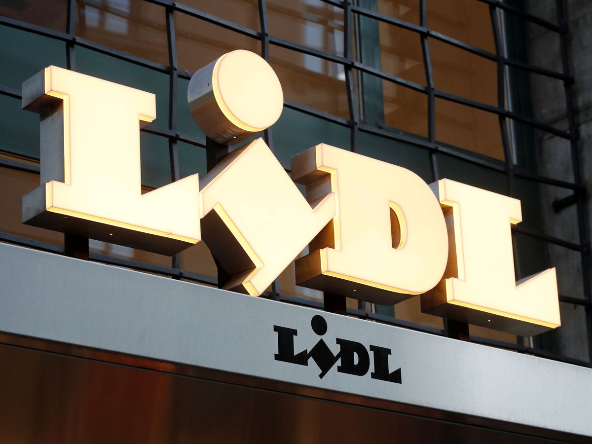 Foto: Logo de Lidl en un supermercado. (Reuters)