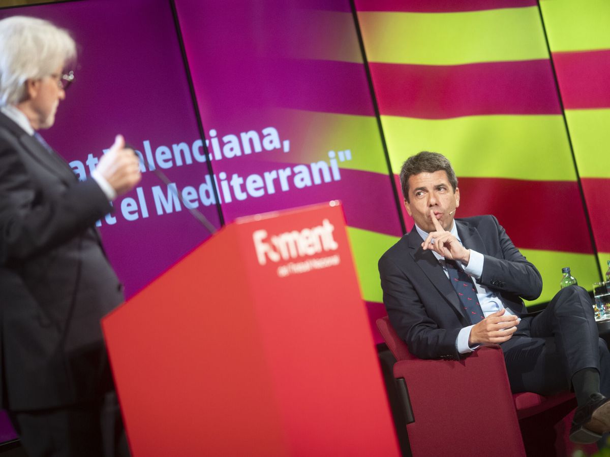 Foto: Mazón, con el presidente de Foment, Josep Sánchez Llibre, en marzo en Barcelona. (EFE/Marta Pérez) 