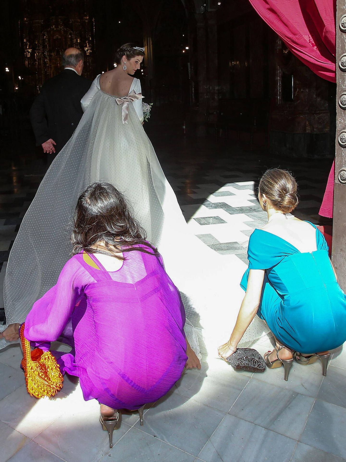Detalle de la espalda del vestido de la novia. (Sevilla Press)