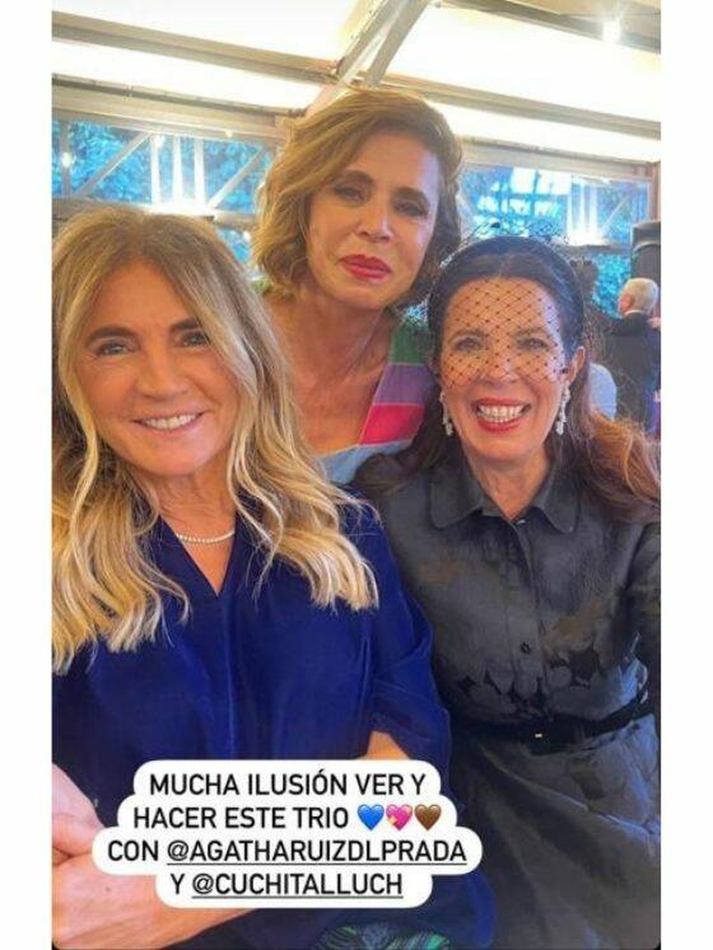Teresa de la Cierva posa junto a Agatha Ruiz de la Prada y Cuchita Lluc. (Instagram @tdelacierva)