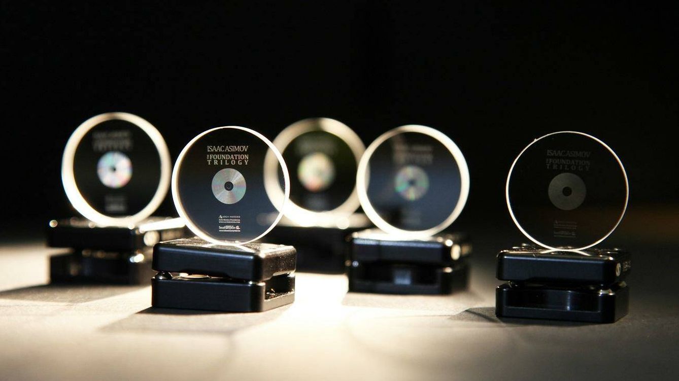 Foto: Los nuevos CD de cristal tienen 10.000 más capacidad que el Blue Ray. (Univ Southampton)