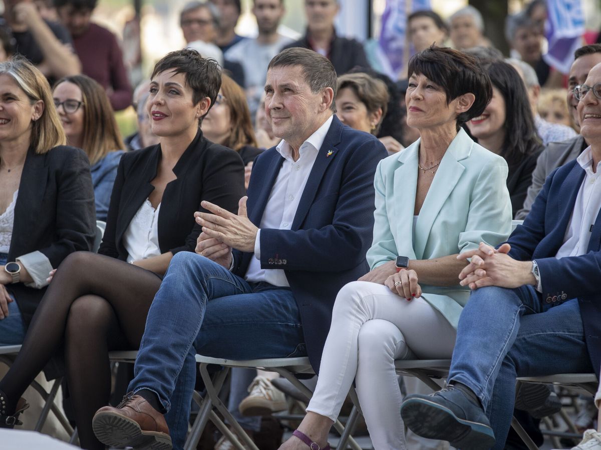 Foto: Eh Bildu cierra la campaña electoral en San Sebastián. (EFE/Javier Etxezarreta)