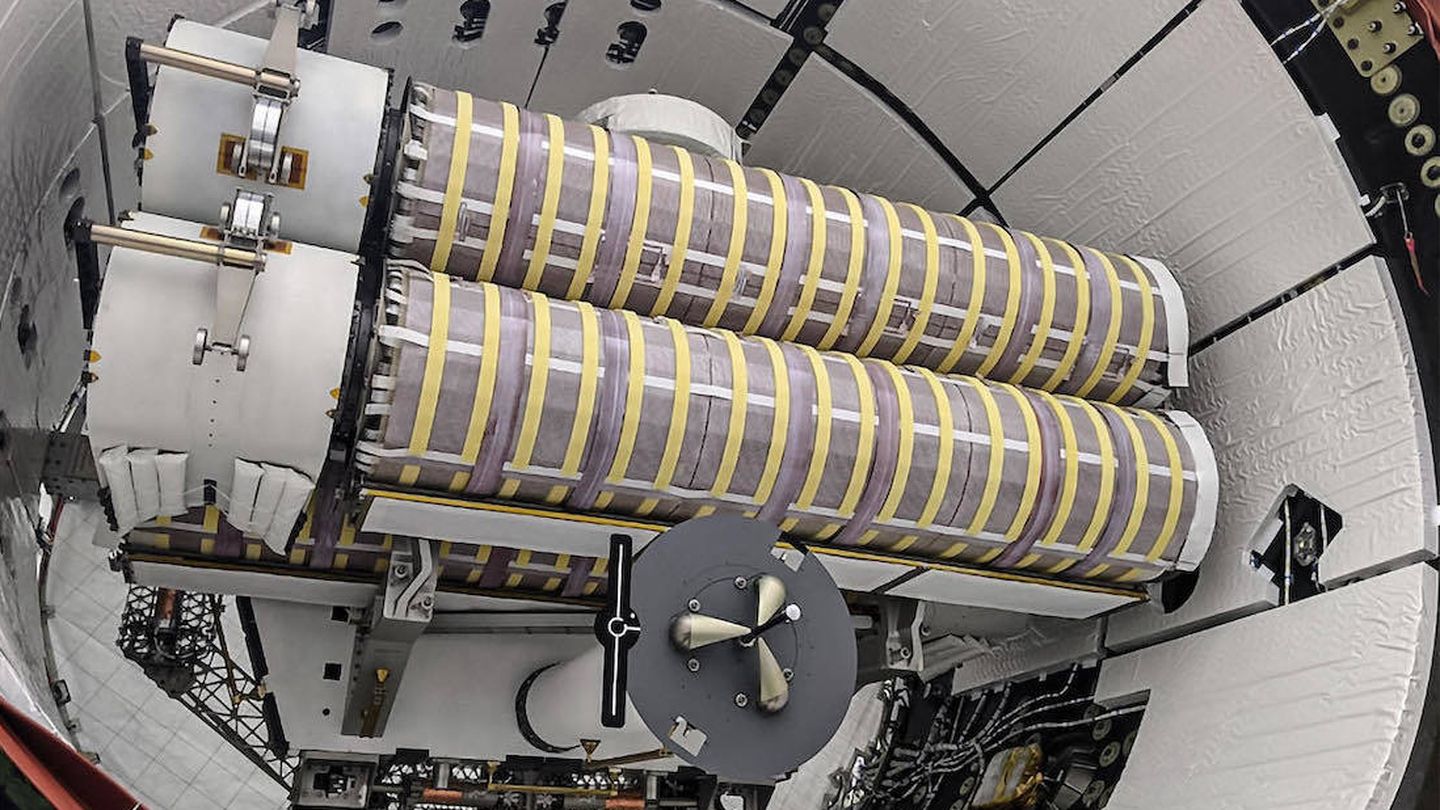 Los paneles dentro del 'portaequipajes' de la Dragon Cargo. (SpaceX)