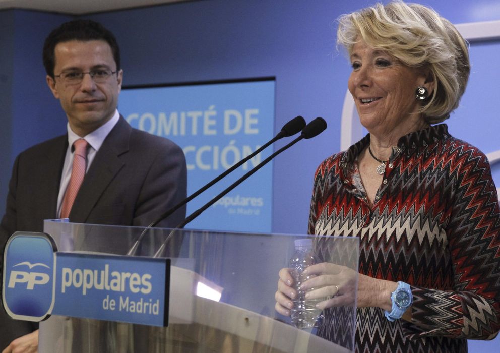 Foto: La presidenta del PP de Madrid, Esperanza Aguirre, junto a Javier Fernández-Lasquetty (Efe)