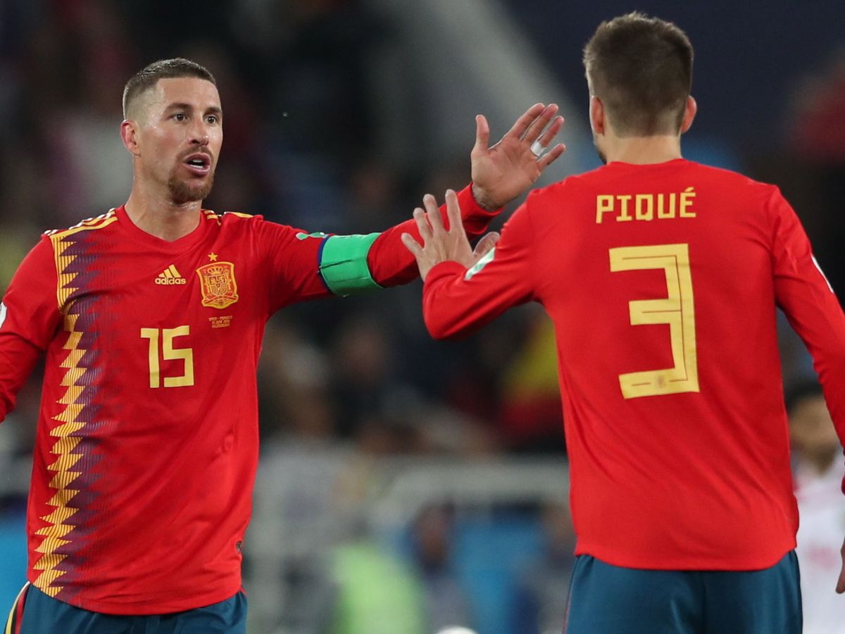 Foto: Ramos y Piqué, durante el Mundial de Rusia. (EFE/Martin Divisek)