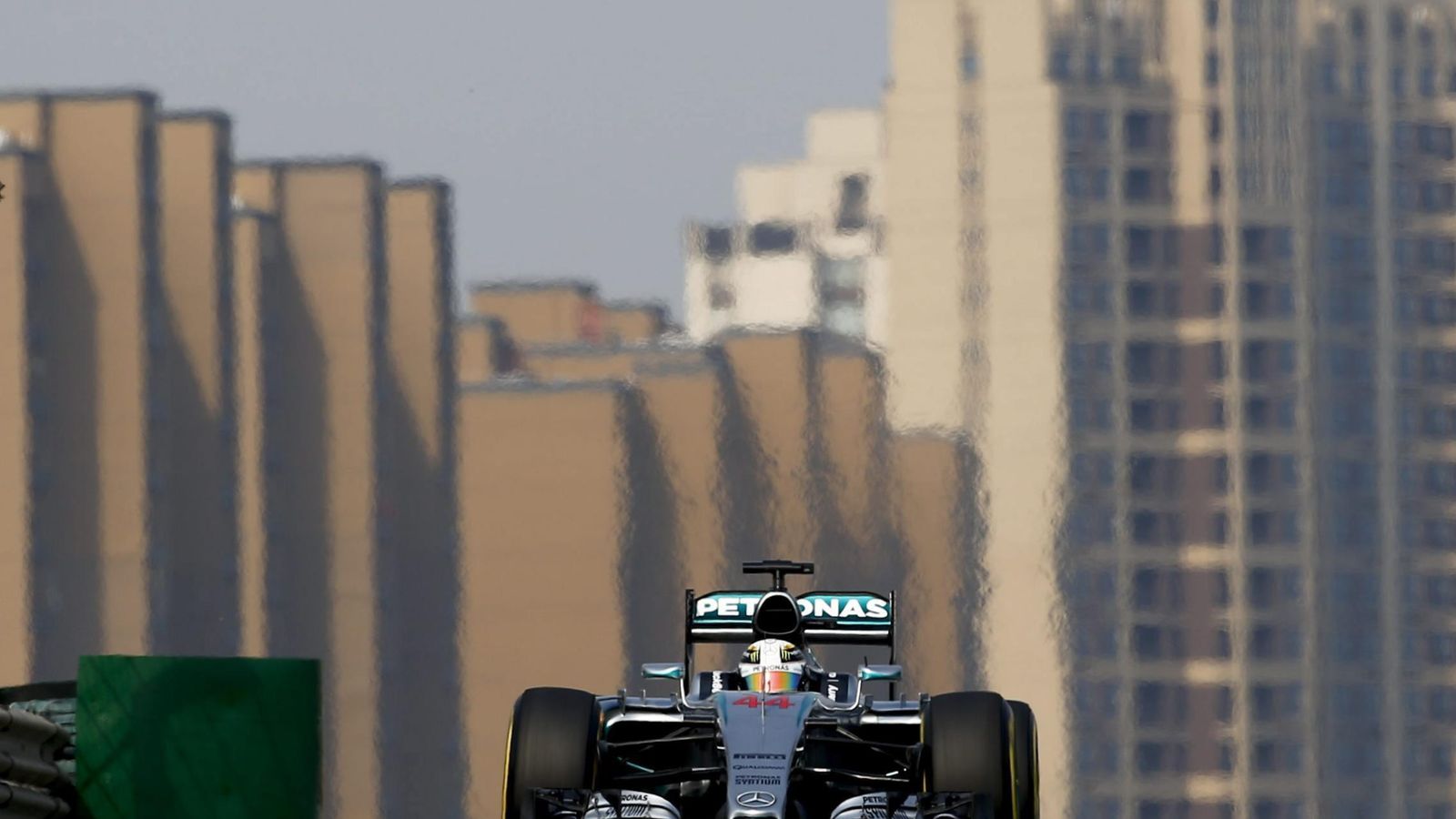 Foto: Lewis Hamilton en el trazado de Shanghai durante el GP de China del año pasado.