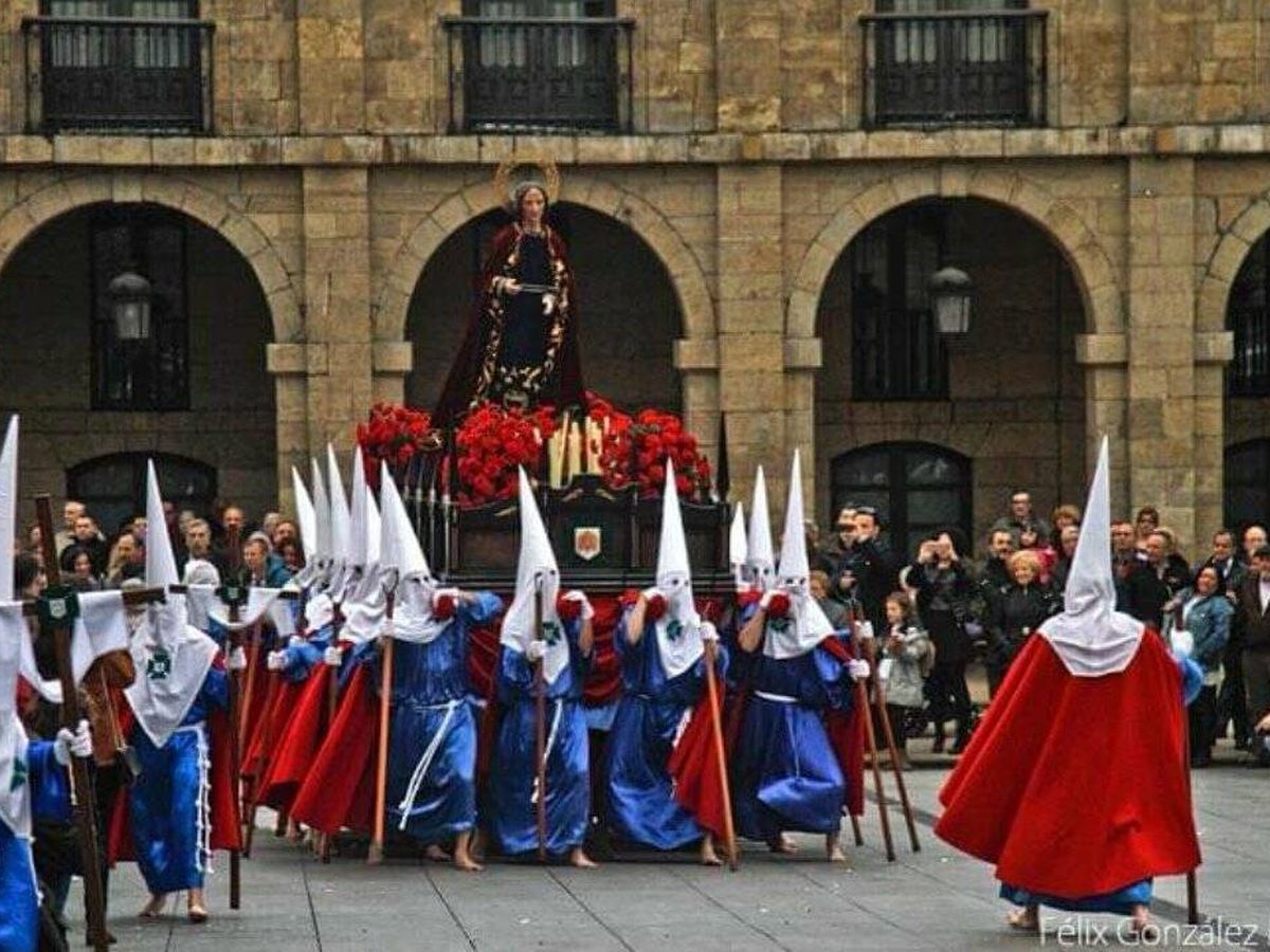 Foto: La procesión de Semana Santa que baila y arrasa en las redes (Twitter/@Evita22081970)