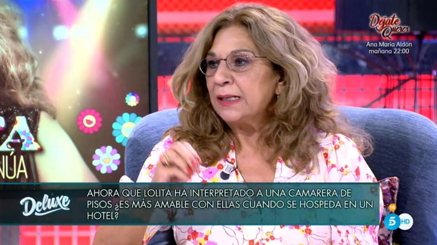 Lolita Flores siendo entrevistada en el 'Deluxe'. (Mediaset España)