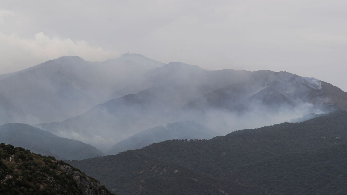 A wildfire is seen on Sierra Bermeja mountain from Gaucin, near Estepona, Spain, September 13, 2021. REUTERS Jon Nazca
