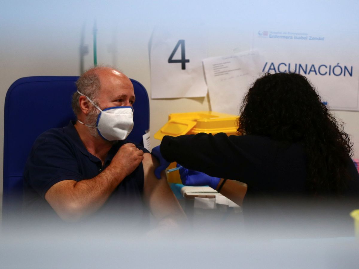 Foto: Vacunación de AstraZeneca en Madrid. (Reuters)