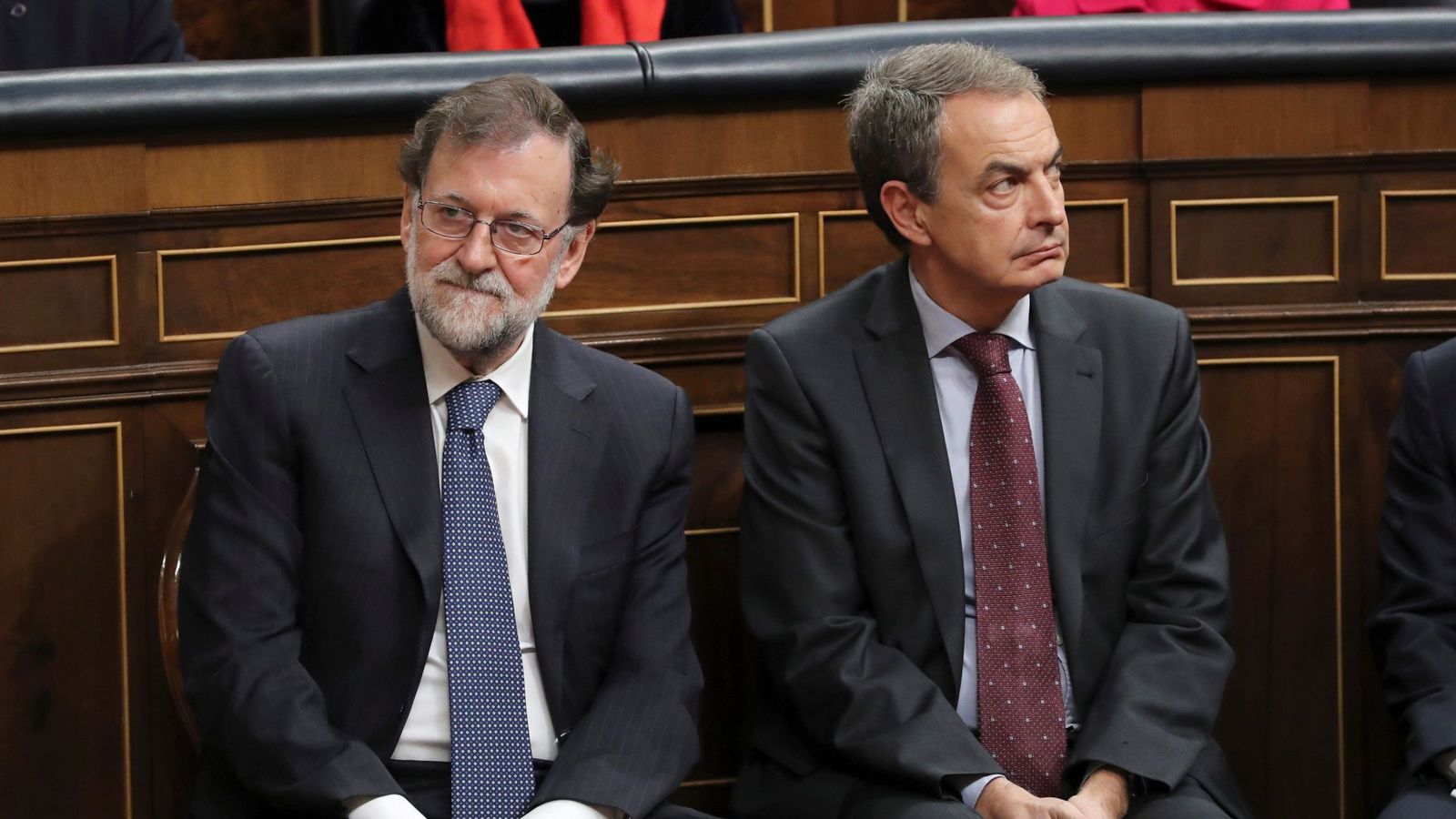 Foto: Rajoy y Zapatero, los presidentes que impusieron diversos recortes a las primas renovables. (EFE)