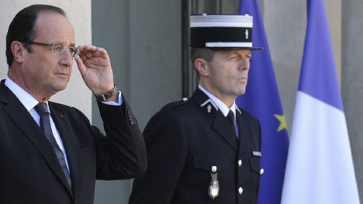 Duro alegato de Hollande en favor de que se aclaren las condiciones del rescate a España
