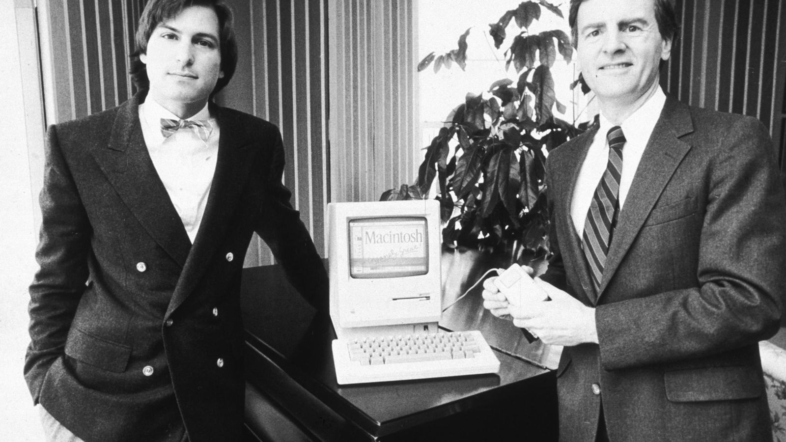Foto:  Steve Jobs, a la izquierda de la imagen, con John Sculley, quien fuera presidente de PepsiCo. (Marilyn K. Yee/Getty Images)