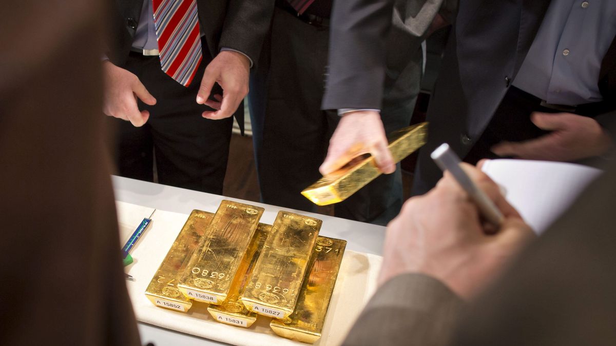 El oro bate los 2.400 $ y marca nuevo máximo histórico tras el apoyo de los bancos centrales 