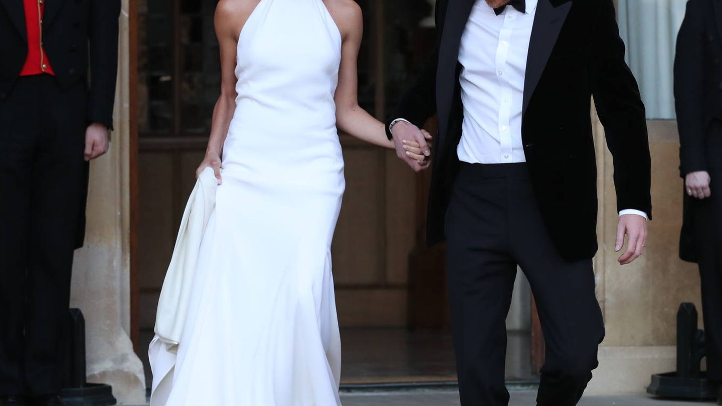 WINDSOR, UNITED KINGDOM - MAY 19: Duchess of Sussex and Prince Harry, Duke of Sussex leave Windsor Castle after their wedding to attend an evening reception at Frogmore House, hosted by the Prince of Wales on May 19, 2018 in Windsor, England. (Photo by Steve Parsons - WPA Pool/Getty Images)