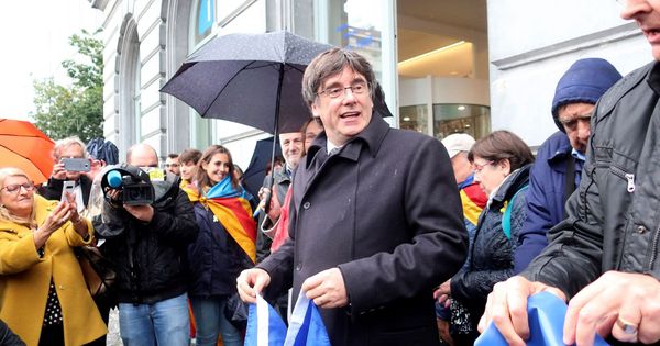 Foto: Puigdemont, durante la protesta en Bruselas. (EFE)