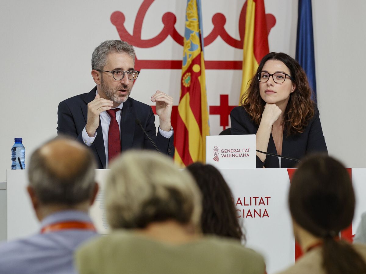 Foto: Arcadi España y Aitana Mas, en la rueda de prensa tras aprobar el proyecto de presupuestos para 2023. (EFE/Manuel Bruque)