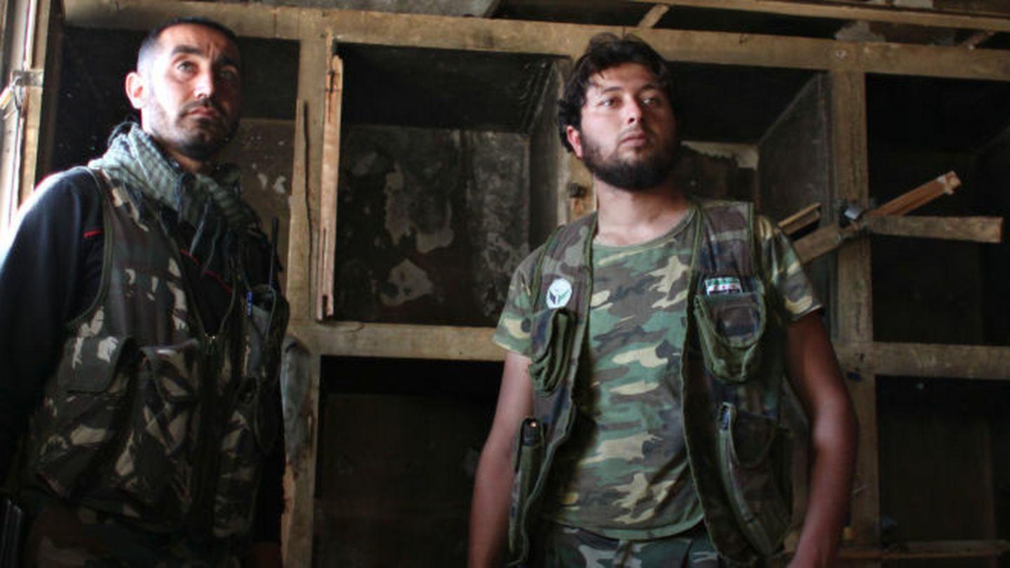 Milicianos rebeldes que combaten en la provincia de Idlid, dominada por los grupos islamistas (E. Bonet).