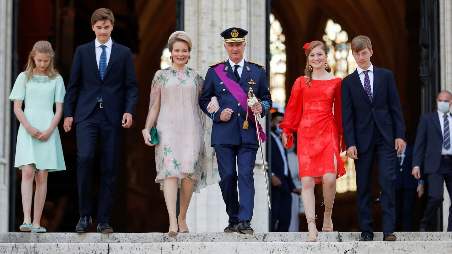 La familia real belga, a la salida del Te Deum. (Reuters)