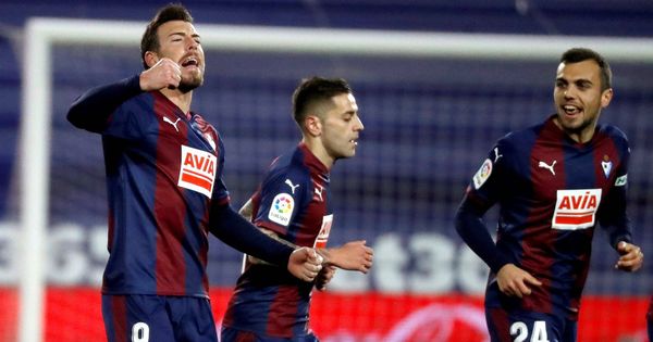 Foto: Jugadores del Eibar celebran un gol. (EFE)